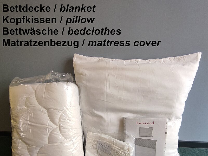 Starterpaket Bettwäsche ausgepackt mit Beschriftung